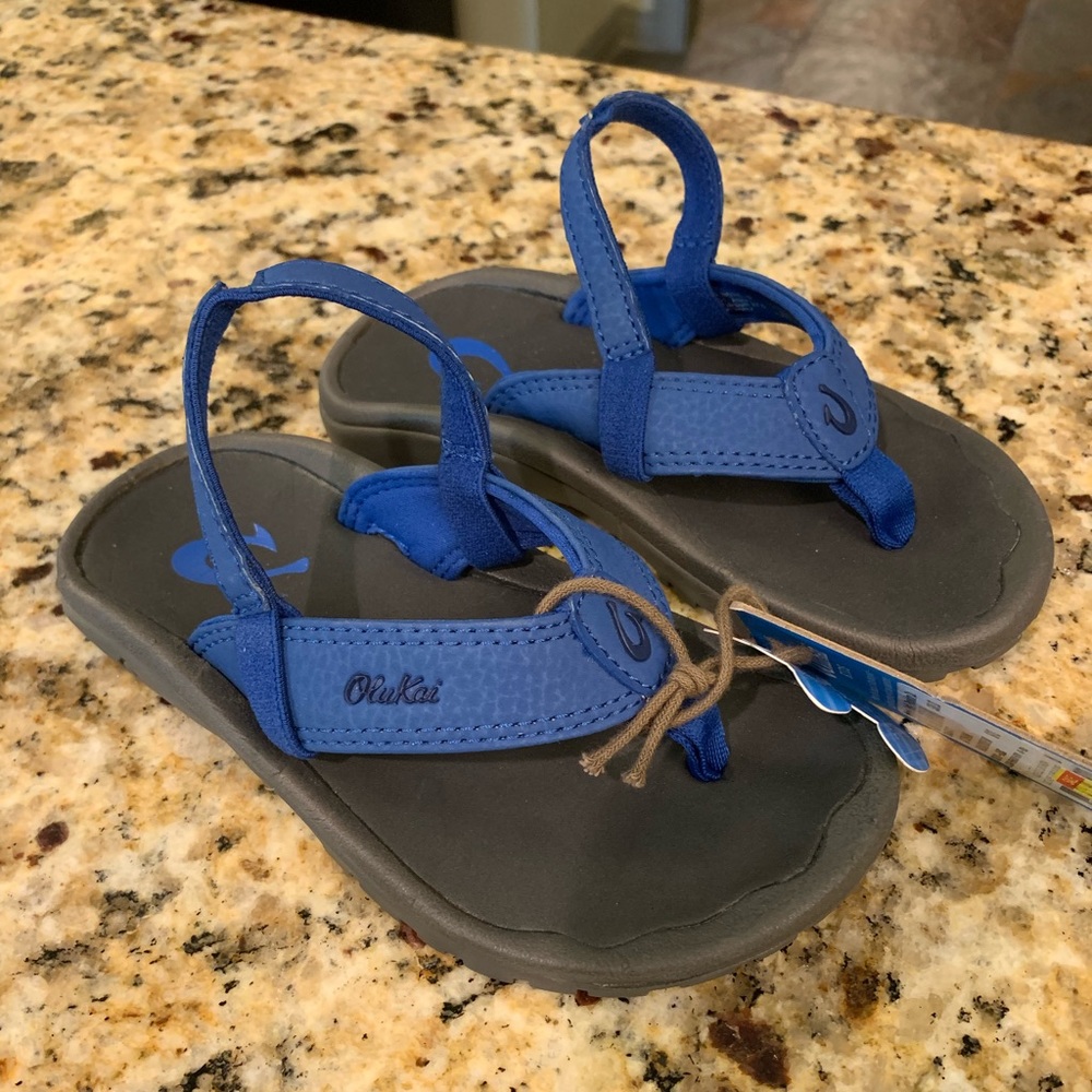 Toddler boys Olukai sandals